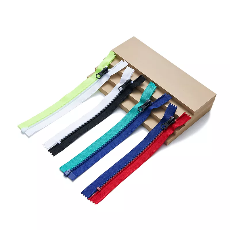 Vilket värde ger den nyligen lanserade officiella webbplatsen för Wenzhou Richu Zipper (TRC) till globala kunder?