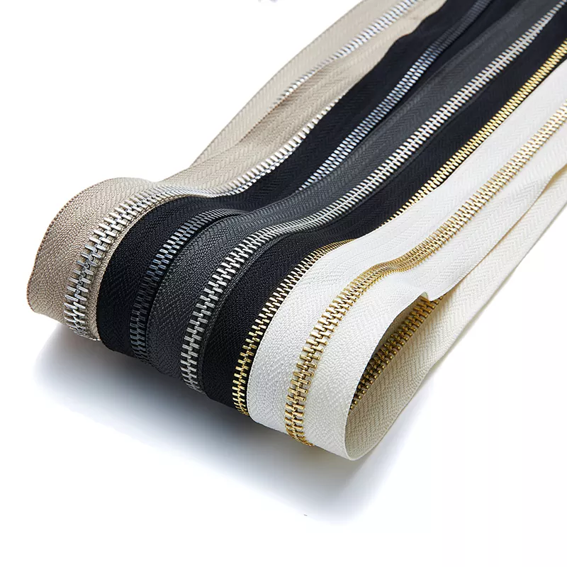 Vad är en metalldragkedja och varför är det fortfarande det föredragna valet i premiumkläder?