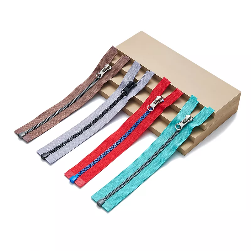 Blixtlås i plast med specialformade tänder